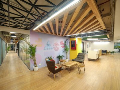 myhq-workspaces-ZMK4lzeuCLo-unsplash